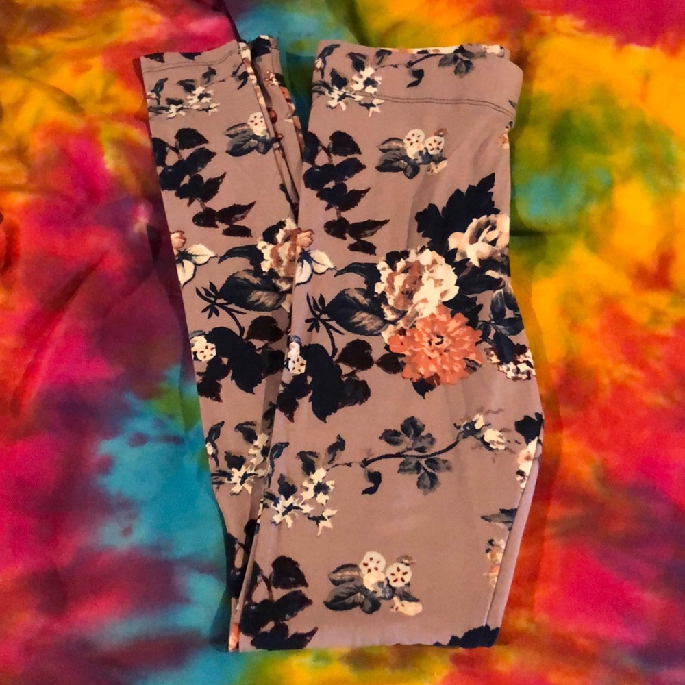 Floral print lavender leggings size small
